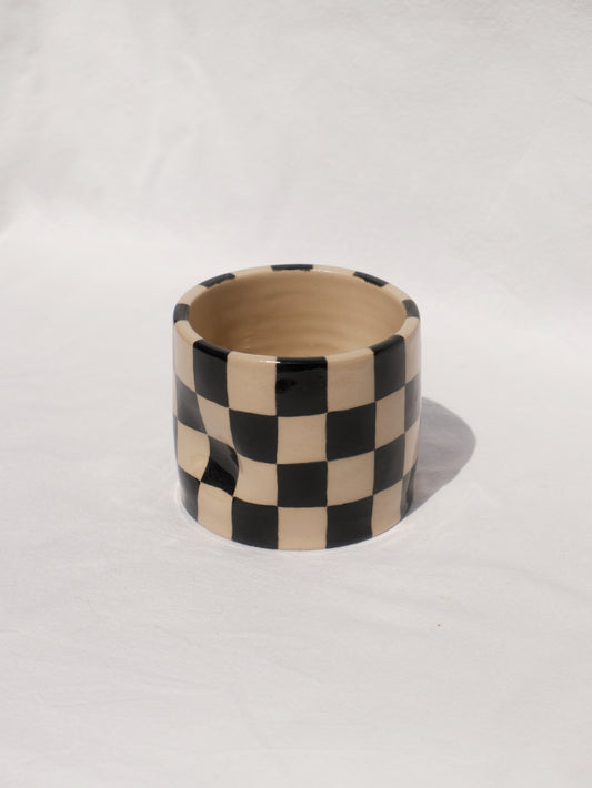 Checkered pinch cup