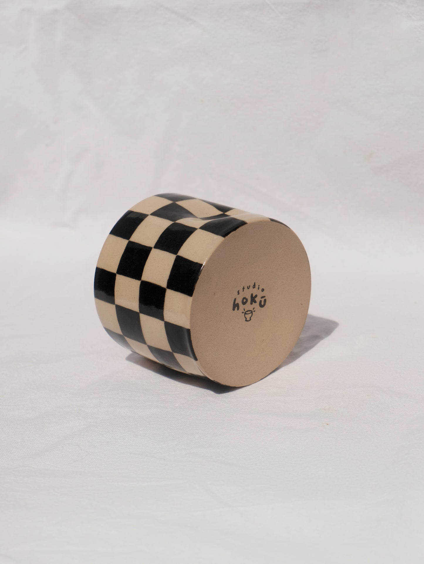 Checkered pinch cup
